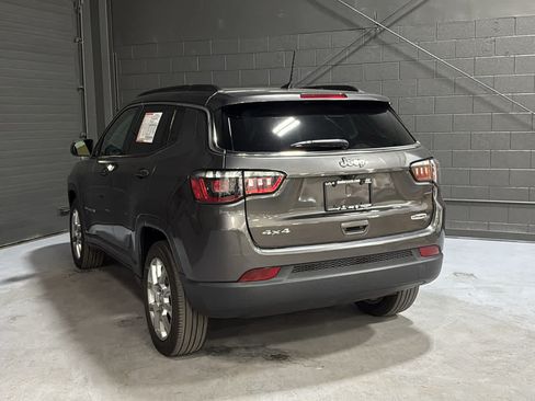 Used 2022 Jeep Compass Latitude w/ Sun and Sound Group AWD/4WD image 7