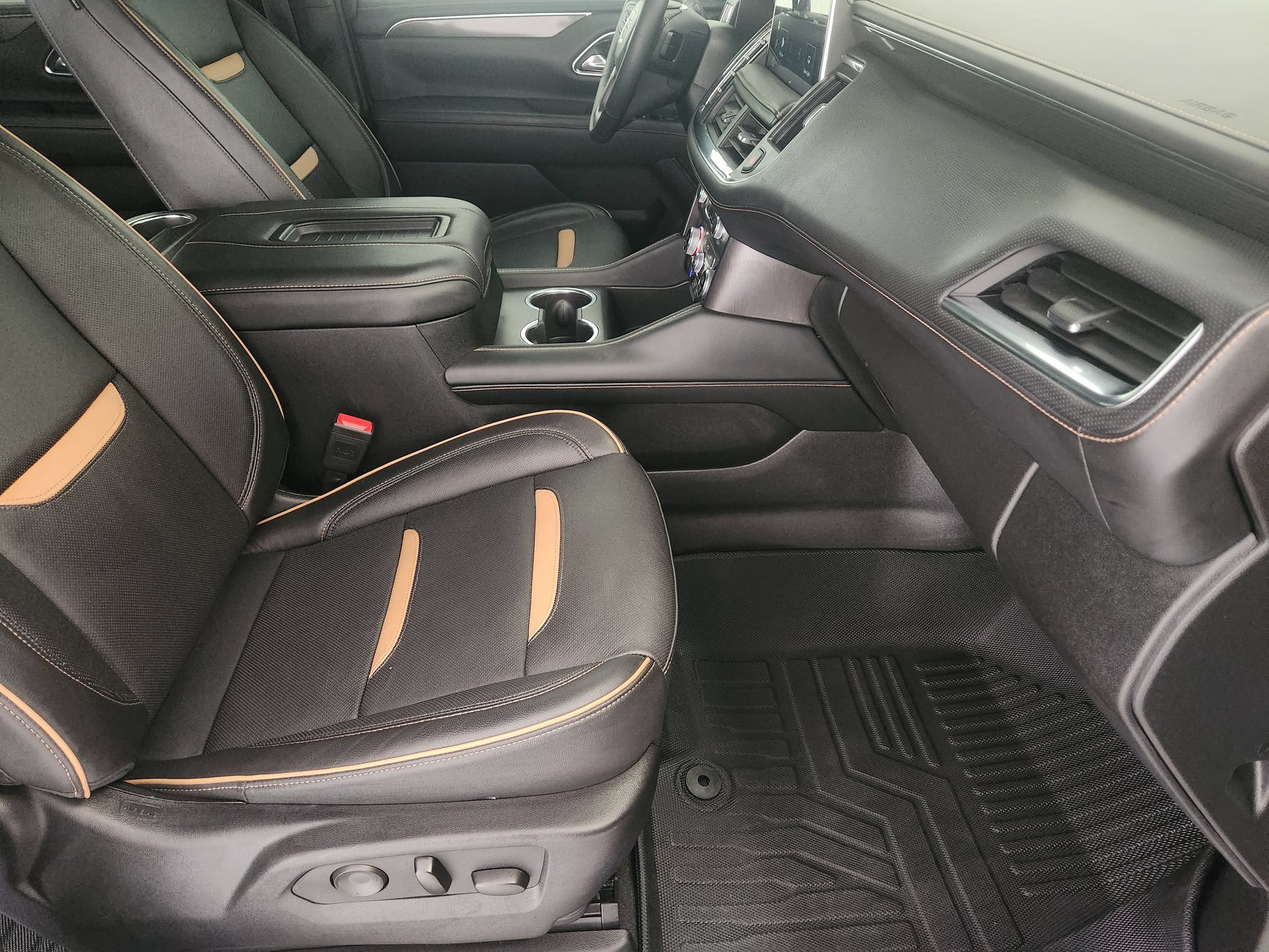 Used 2024 GMC Yukon AT4 w/ Technology Package AWD/4WD image 13