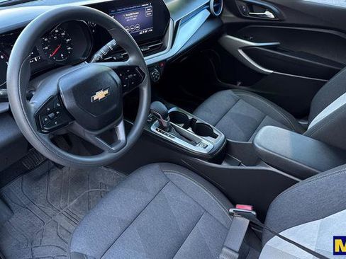 Used 2024 Chevrolet Trax LS w/ LS Convenience Package image 10