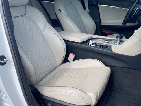 Used 2022 Genesis G70 3.3T image 25