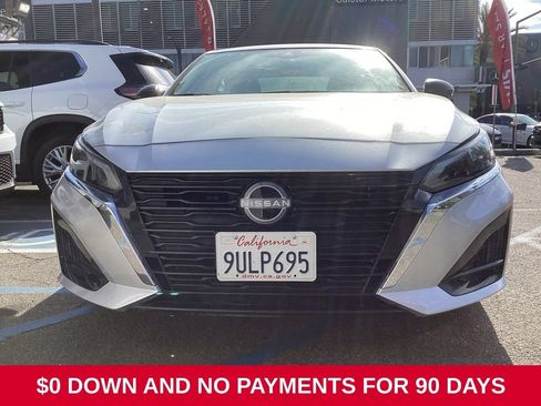 Used 2025 Nissan Altima 2.5 SV FWD image 2