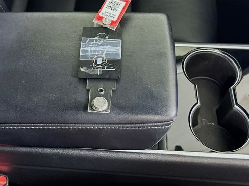 Used 2021 Tesla Model Y 2WD image 32