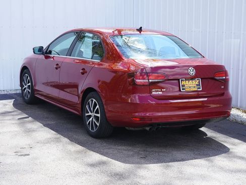 Used 2017 Volkswagen Jetta SE FWD image 4