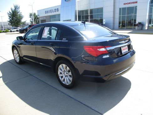 Used 2014 Chrysler 200 LX FWD image 3