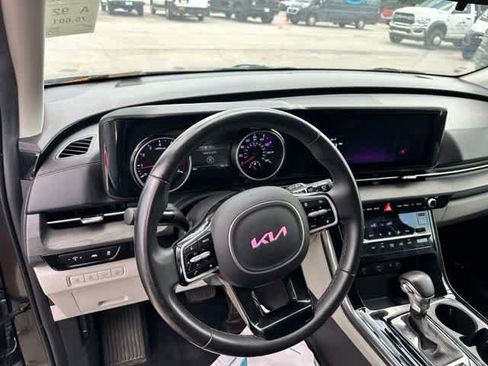 Used 2023 Kia Carnival EX FWD image 7