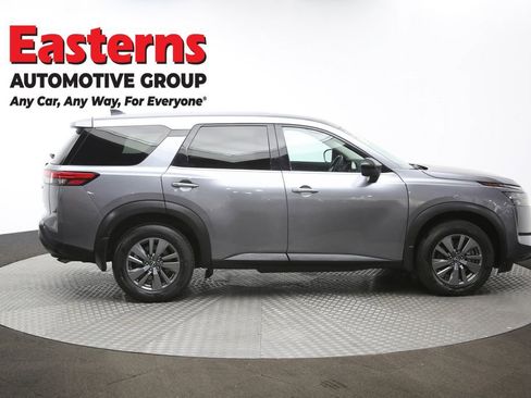 Used 2024 Nissan Pathfinder S image 44