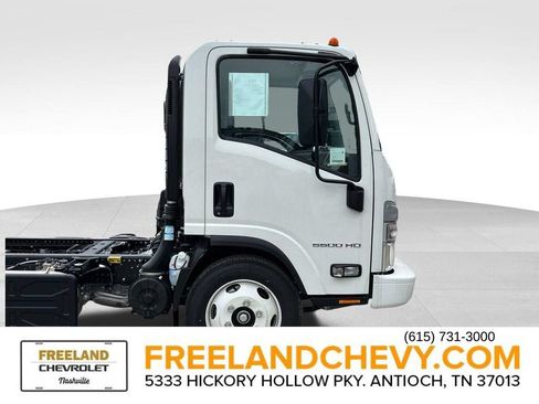 Used 2024 Chevrolet Low Cab Forward 5500HD RWD image 4