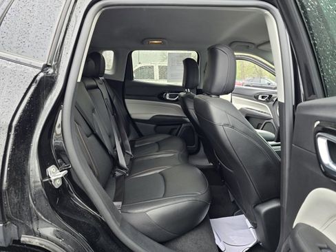 Used 2022 Jeep Compass Limited image 28