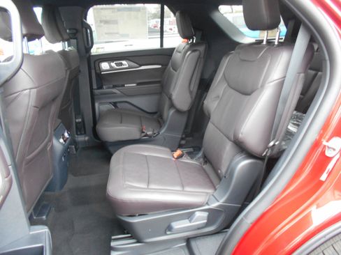 New 2026 Ford Explorer Platinum image 30