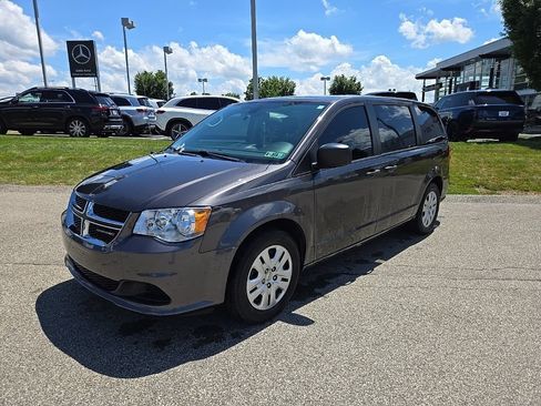 Used 2019 Dodge Grand Caravan SE FWD image 7