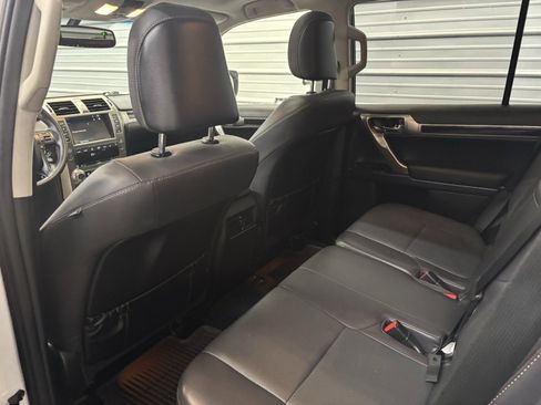 Used 2018 Lexus GX 460 image 27