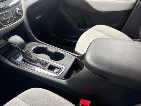 Used 2023 Chevrolet Equinox LS image 27