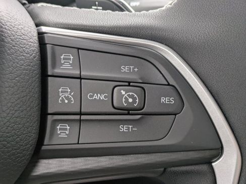 New 2025 Jeep Grand Cherokee Altitude image 23