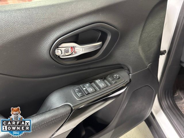 Certified 2021 Jeep Cherokee Latitude Plus AWD/4WD image 17