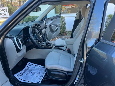 Used 2021 Kia Soul LX image 7