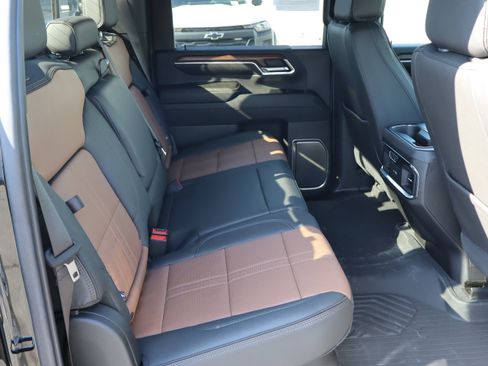 Used 2024 Chevrolet Silverado 2500 High Country w/ High Country Premium Package image 38