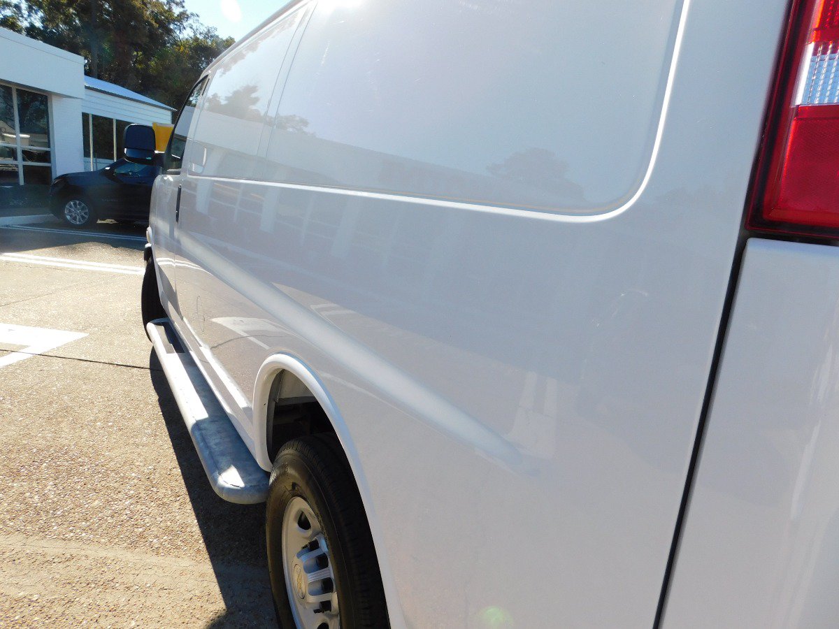 Used 2025 Chevrolet Express 2500 w/ Driver Convenience Package RWD image 9