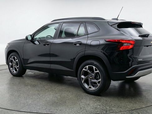 Used 2025 Chevrolet Trax LT FWD image 6