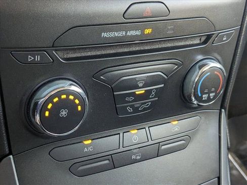 Used 2018 Ford Edge SE image 15