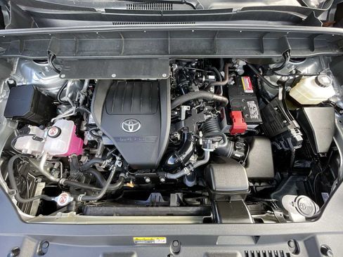 Used 2024 Toyota Highlander Platinum AWD/4WD image 18