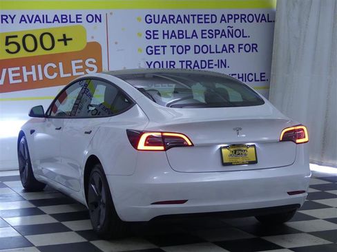 Used 2023 Tesla Model 3 Standard Range image 4