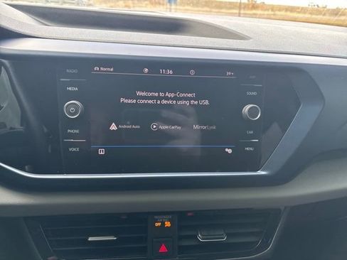 Used 2022 Volkswagen Taos SE image 19