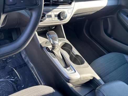 Used 2025 Buick Envista Preferred image 41