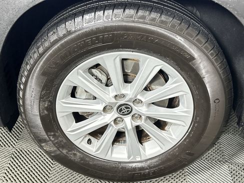 Used 2025 Toyota Grand Highlander AWD image 9