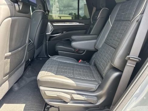 Used 2025 Cadillac Escalade Sport Platinum w/ LPO, ONYX Package AWD/4WD image 16