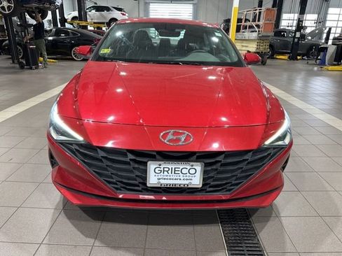 Used 2023 Hyundai Elantra SEL w/ Winter Weather Package FWD image 2