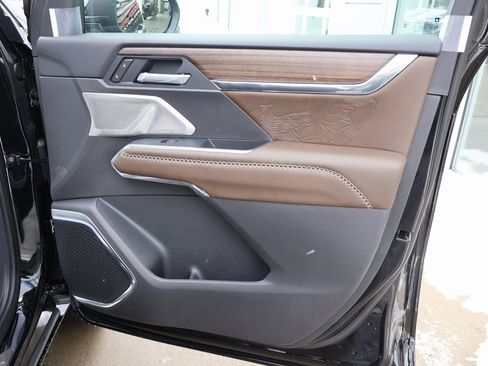 New 2026 GMC Acadia Denali Ultimate w/ LPO, Floor Liner Package image 38