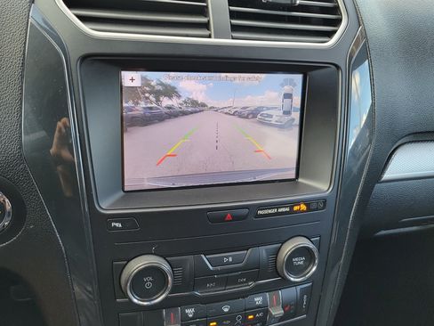 Used 2019 Ford Explorer XLT w/ Equipment Group 202A FWD image 28
