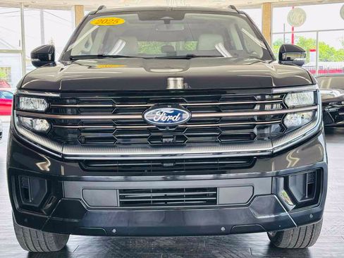 Used 2025 Ford Expedition Platinum w/ Driver's Package AWD/4WD image 21