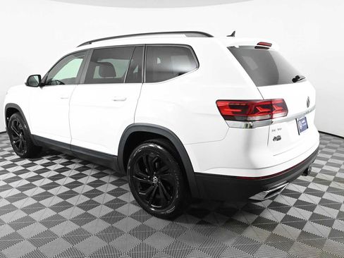 Certified 2022 Volkswagen Atlas SE w/ Black Wheel Package FWD image 5
