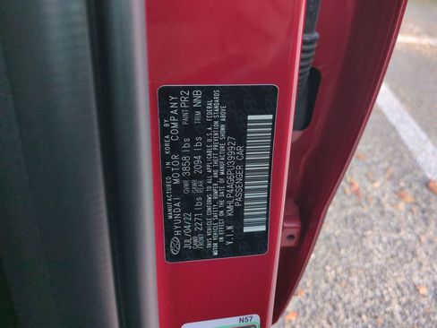 Used 2023 Hyundai Elantra Limited image 33