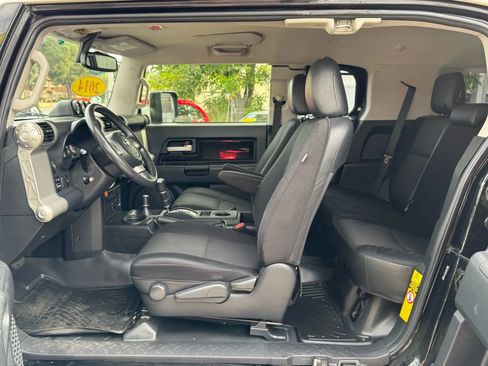 Used 2014 Toyota FJ Cruiser 4WD w/ Upgrade Package image 17