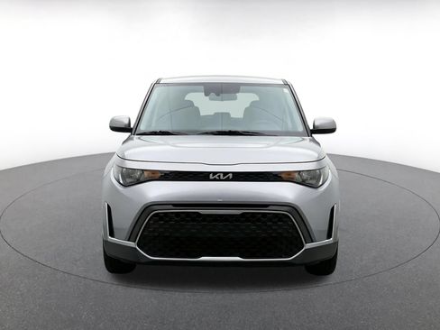 Used 2025 Kia Soul LX w/ LX Technology Package FWD image 2