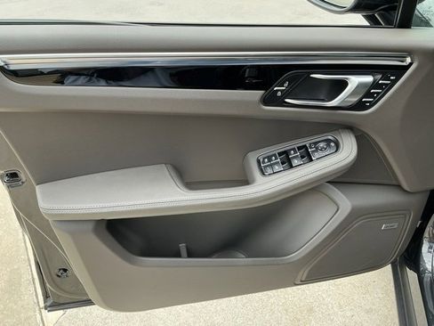 New 2025 Porsche Macan image 27