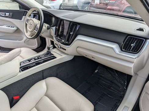 Used 2018 Volvo XC60 T5 Momentum w/ Convenience Package image 13