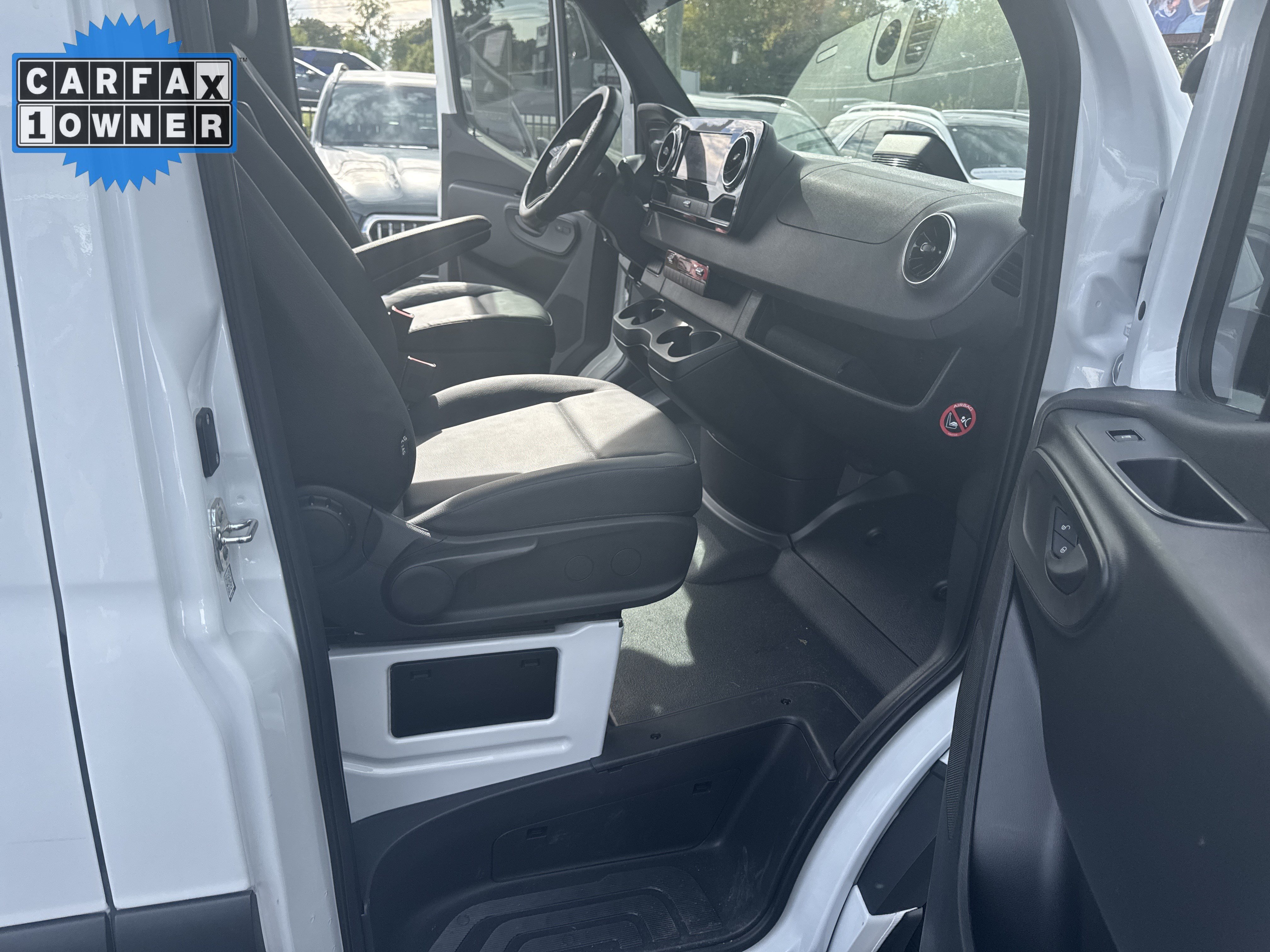 Used 2025 Mercedes-Benz Sprinter 2500 image 35
