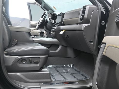 Used 2025 Chevrolet Silverado 1500 ZR2 w/ Technology Package image 18