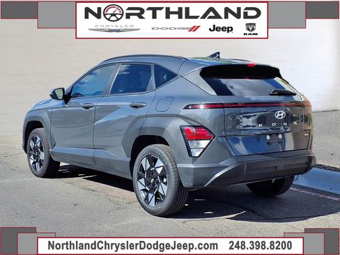 Used 2025 Hyundai Kona SEL AWD/4WD image 2
