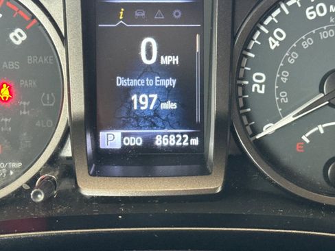 Used 2021 Toyota Tacoma TRD Sport w/ Technology Package image 10