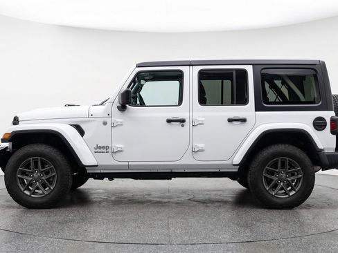 Used 2025 Jeep Wrangler Unlimited Sport AWD/4WD image 5