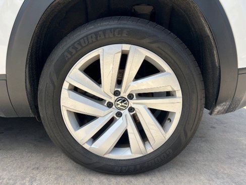 Used 2022 Volkswagen Atlas Cross Sport SE FWD image 13