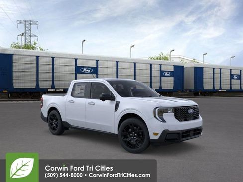 New 2026 Ford Maverick Lariat w/ Black Appearance Package image 1