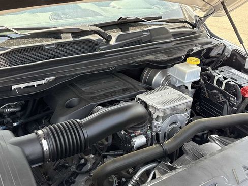 Used 2024 RAM 1500 Laramie AWD/4WD image 13