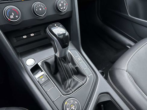 Certified 2022 Volkswagen Taos SE w/ Panoramic Sunroof Package image 21