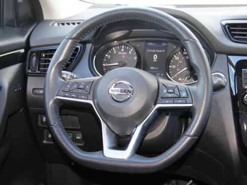 Used 2022 Nissan Rogue Sport SV w/ Technology Package image 12