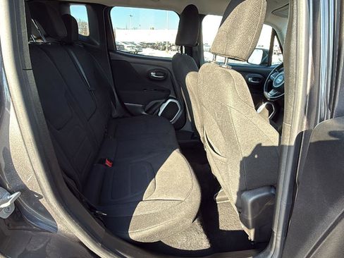 Used 2019 Jeep Renegade Latitude w/ Cold Weather Group image 20